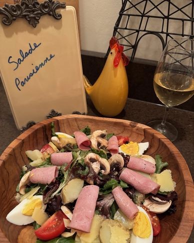 Salade Parisienne (Parisian Salad with vinaigrette)